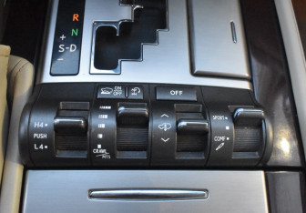 Подержанный автомобиль Lexus LX 2012 года (24 фото)