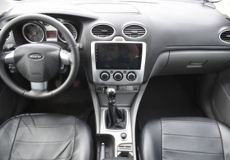 Подержанный автомобиль Ford Focus Hatchback 2011 года (12 фото)