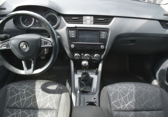 Подержанный автомобиль Skoda Octavia Liftback 2020 года (12 фото)