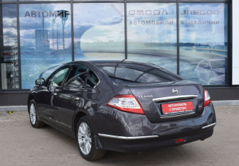 Подержанный автомобиль Nissan Teana 2012 года (7 фото)