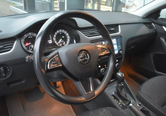 Подержанный автомобиль Skoda Octavia Liftback 2020 года (15 фото)