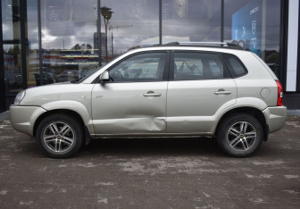 Подержанный автомобиль Hyundai Tucson 2007 года (8 фото)