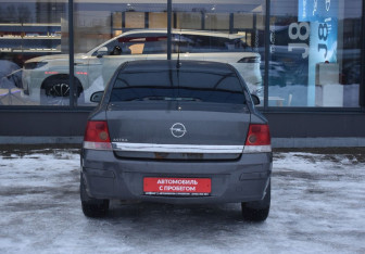 Подержанный автомобиль Opel Astra Sedan 2010 года (6 фото)