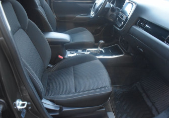 Подержанный автомобиль Mitsubishi Outlander 2019 года (10 фото)