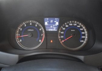 Подержанный автомобиль Hyundai Solaris Sedan 2015 года (13 фото)