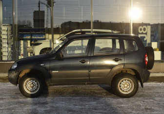 Подержанный автомобиль Chevrolet Niva 2014 года (8 фото)