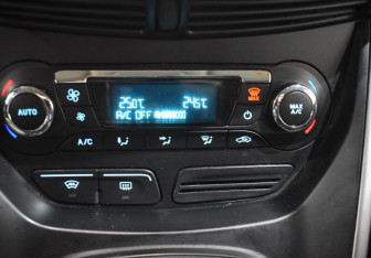 Подержанный автомобиль Ford Kuga 2014 года (16 фото)