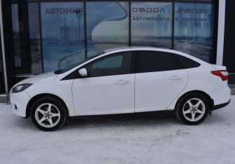 Подержанный автомобиль Ford Focus Sedan 2012 года (8 фото)