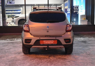 Подержанный автомобиль Renault Sandero 2019 года (6 фото)