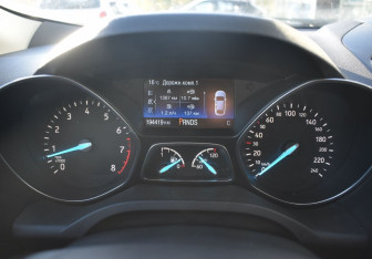 Подержанный автомобиль Ford Kuga 2017 года (13 фото)