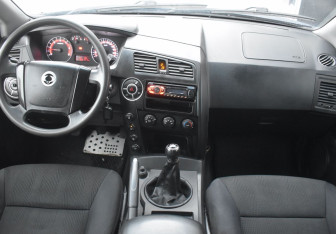 Подержанный автомобиль SsangYong Actyon Sports 2012 года (12 фото)