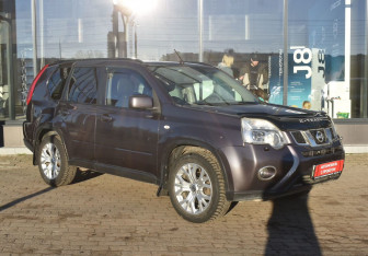 Подержанный автомобиль Nissan X-Trail 2011 года (3 фото)
