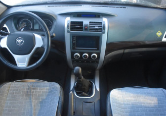 Подержанный автомобиль Foton Tunland 2012 года (11 фото)