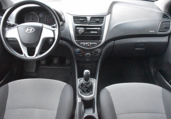 Подержанный автомобиль Hyundai Solaris Sedan 2012 года (11 фото)