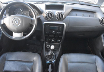 Подержанный автомобиль Renault Duster 2013 года (12 фото)