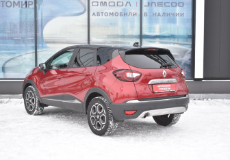 Подержанный автомобиль Renault Kaptur 2021 года (7 фото)