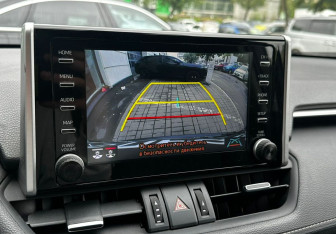 Подержанный автомобиль Toyota RAV4 2020 года (12 фото)