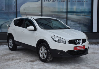 Подержанный автомобиль Nissan Qashqai 2013 года (3 фото)