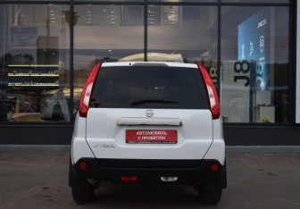 Подержанный автомобиль Nissan X-Trail 2014 года (6 фото)