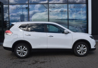 Подержанный автомобиль Nissan X-Trail 2015 года (4 фото)