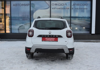 Подержанный автомобиль Renault Duster 2021 года (6 фото)