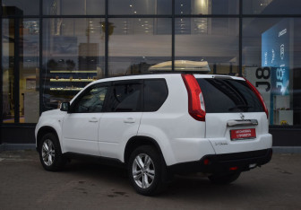 Подержанный автомобиль Nissan X-Trail 2014 года (7 фото)