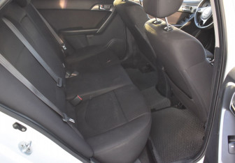 Подержанный автомобиль Kia Cerato Sedan 2012 года (11 фото)