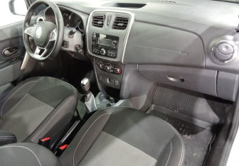 Подержанный автомобиль Renault Logan Sedan 2022 года (9 фото)