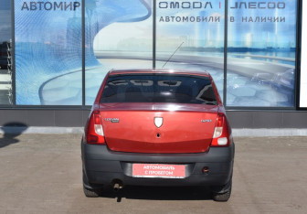 Подержанный автомобиль Dacia Logan Sedan 2007 года (6 фото)