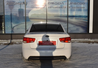 Подержанный автомобиль Kia Cerato Sedan 2012 года (6 фото)