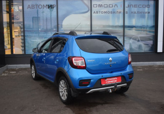 Подержанный автомобиль Renault Sandero 2018 года (7 фото)