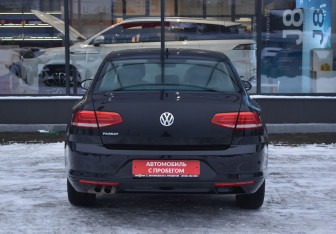 Подержанный автомобиль Volkswagen Passat Sedan 2018 года (6 фото)