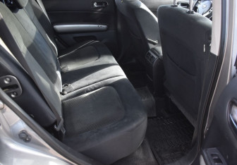 Подержанный автомобиль Nissan X-Trail 2011 года (11 фото)