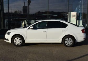 Подержанный автомобиль Skoda Octavia Liftback 2019 года (8 фото)