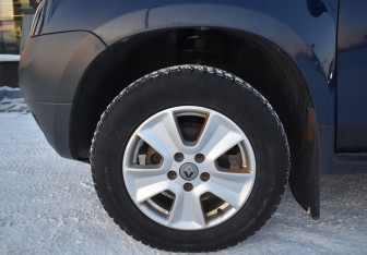 Подержанный автомобиль Renault Duster 2014 года (9 фото)