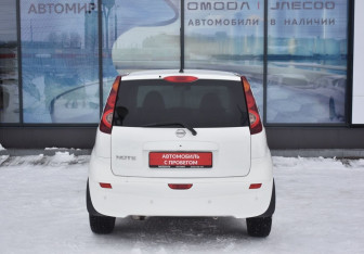 Подержанный автомобиль Nissan Note 2013 года (6 фото)