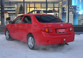 Подержанный автомобиль Toyota Corolla Sedan 2007 года (7 фото)