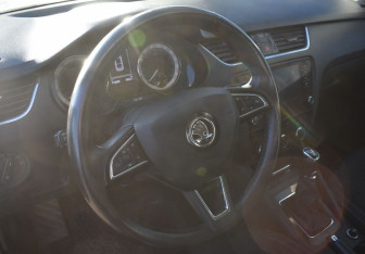 Подержанный автомобиль Skoda Octavia Liftback 2018 года (14 фото)