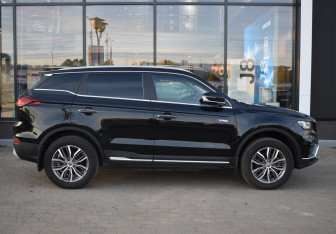 Подержанный автомобиль Geely Atlas Pro 2022 года (4 фото)