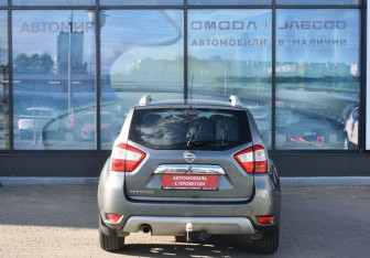 Подержанный автомобиль Nissan Terrano 2015 года (6 фото)