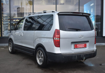 Подержанный автомобиль Hyundai Grand Starex 2008 года (7 фото)