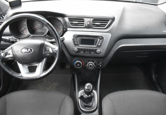 Подержанный автомобиль Kia Rio Hatchback 2014 года (12 фото)