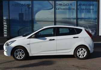 Подержанный автомобиль Hyundai Solaris Hatchback 2015 года (8 фото)