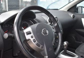 Подержанный автомобиль Nissan Qashqai 2013 года (13 фото)