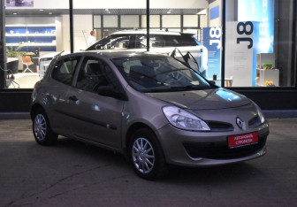 Подержанный автомобиль Renault Clio Hatchback 2008 года (3 фото)