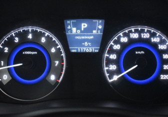 Подержанный автомобиль Hyundai Solaris Sedan 2012 года (15 фото)