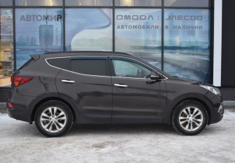 Подержанный автомобиль Hyundai Santa Fe 2017 года (4 фото)
