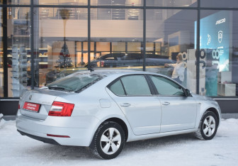 Подержанный автомобиль Skoda Octavia Liftback 2019 года (5 фото)