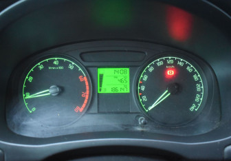 Подержанный автомобиль Skoda Fabia Hatchback 2010 года (14 фото)