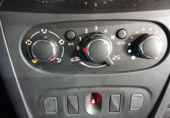 Подержанный автомобиль Renault Logan Sedan 2022 года (14 фото)